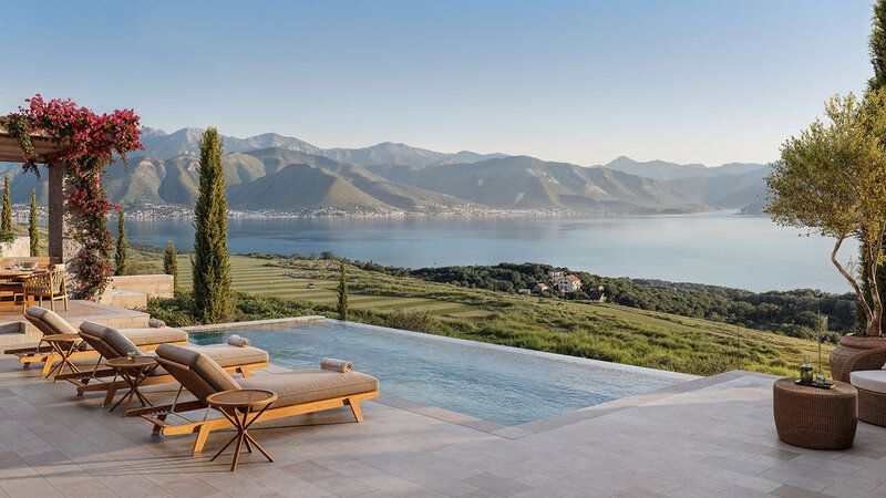 Botanika Townhouse infinity pool with Boka Bay views